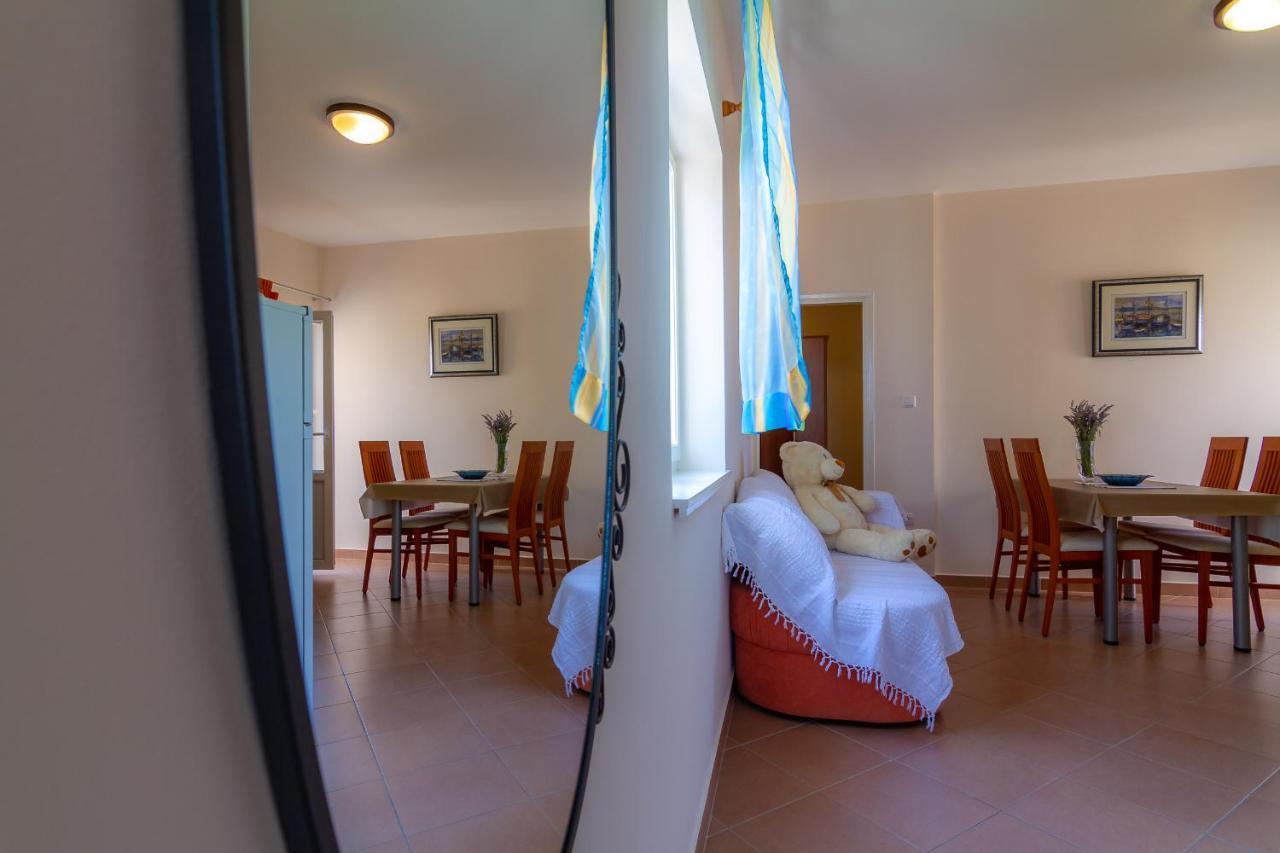 Apartman Haus Maja Banjol Esterno foto