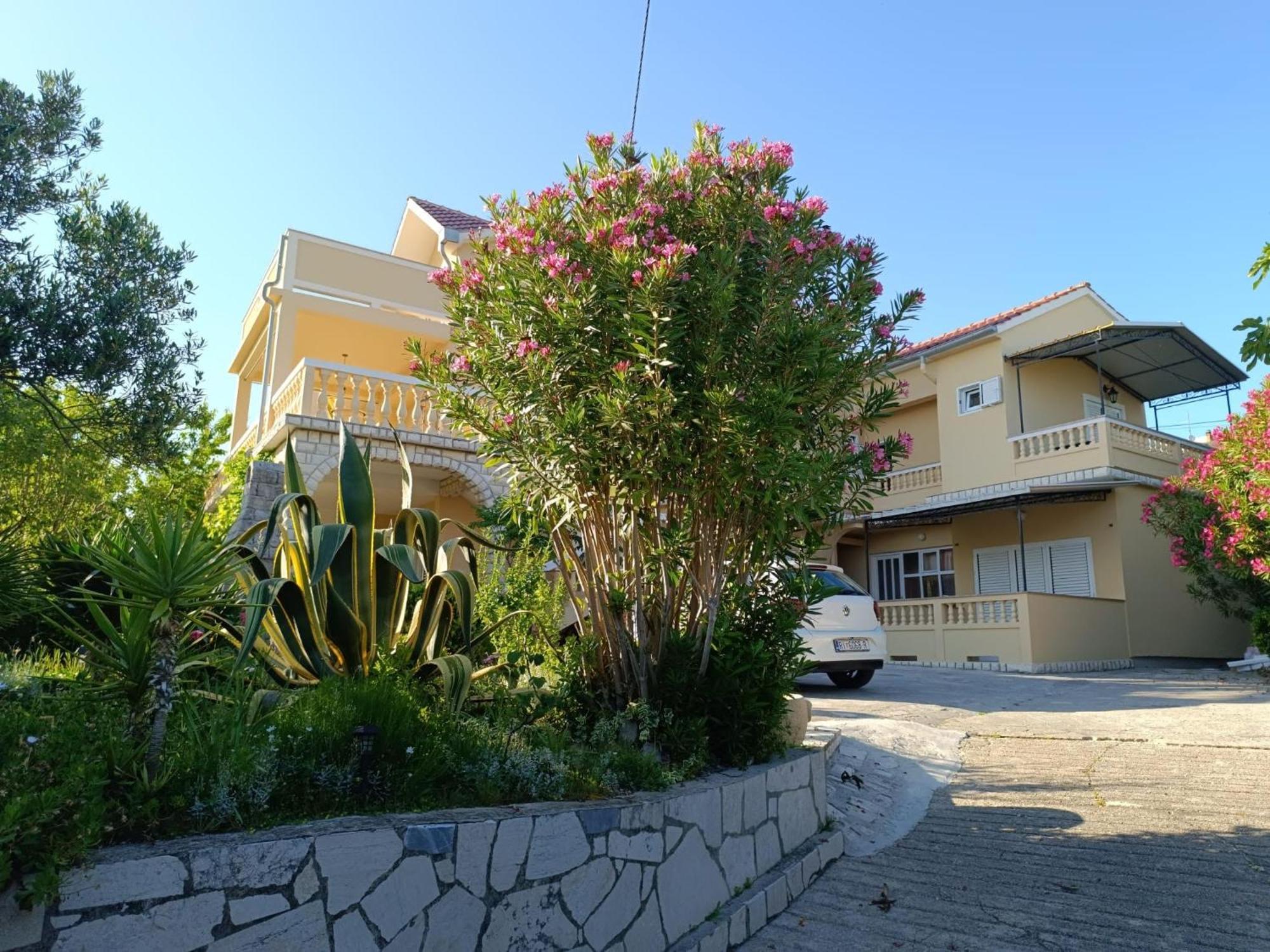 Apartman Haus Maja Banjol Esterno foto