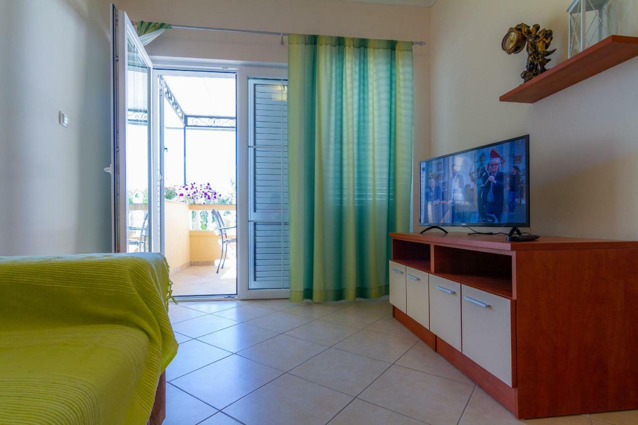 Appartamento Apartman Haus Maja Banjol Esterno foto