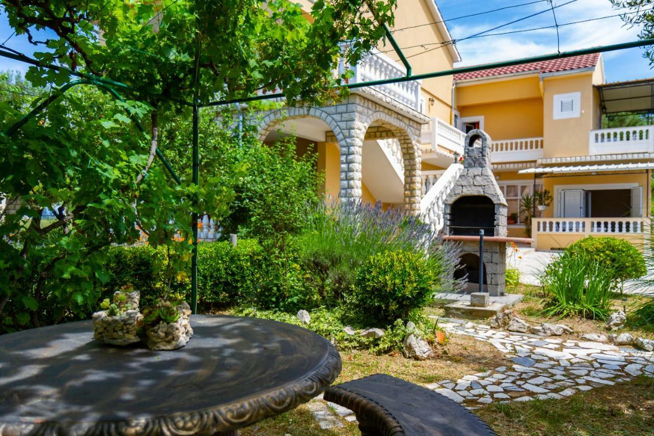 Apartman Haus Maja Banjol Esterno foto